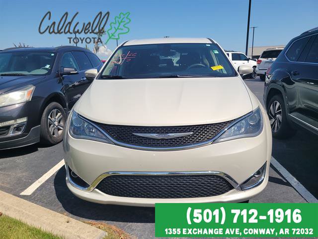 Used 2017 Chrysler Pacifica Touring Plus w/ Tire & Wheel Group FWD image 32