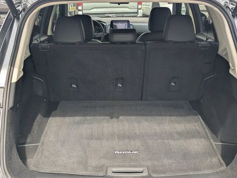 Used 2021 Nissan Rogue SV w/ Premium Package FWD image 16