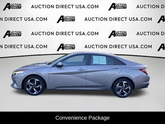 Used 2023 Hyundai Elantra SEL w/ Convenience Package FWD image 3