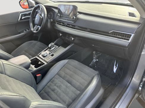 Used 2024 Mitsubishi Outlander SE Black Edition image 8