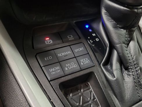 Used 2021 Toyota RAV4 XLE Premium image 16