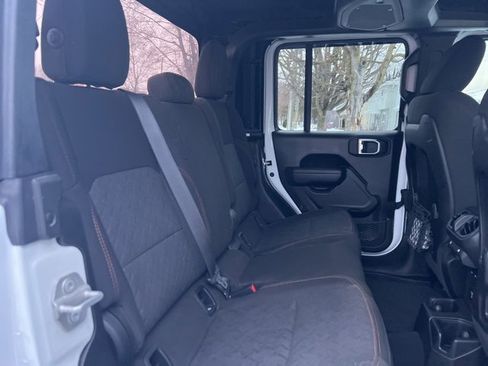 Used 2024 Jeep Gladiator Mojave w/ Technology Group image 25