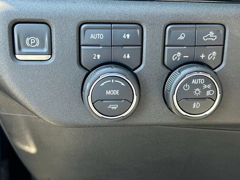 Used 2024 Chevrolet Silverado 1500 High Country AWD/4WD image 40