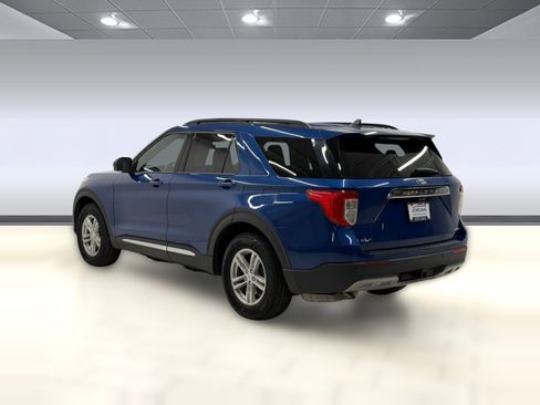 Used 2021 Ford Explorer XLT w/ Equipment Group 202A image 2