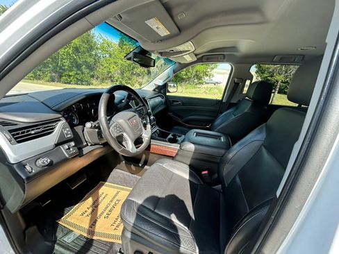 Used 2018 GMC Yukon XL SLT w/ HD Trailering Package RWD image 12