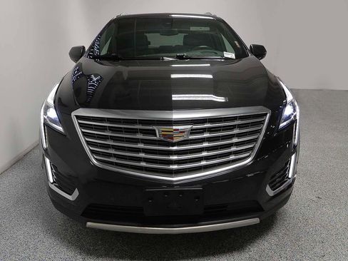Used 2019 Cadillac XT5 Platinum image 2