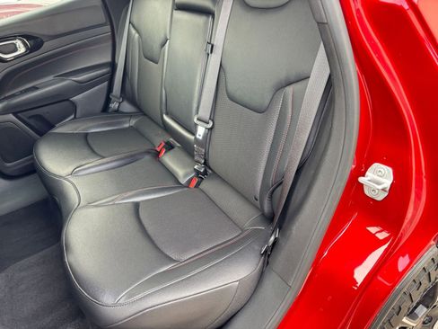 Used 2025 Jeep Compass Trailhawk image 24