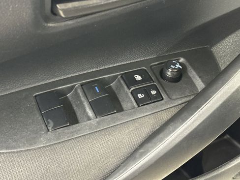 Used 2022 Toyota Corolla LE image 18