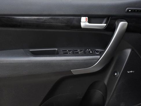 Used 2015 Kia Sorento SX image 19