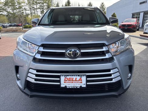Used 2019 Toyota Highlander XLE image 2