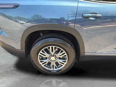 Used 2025 Chevrolet Traverse LT FWD image 36