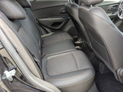 Used 2022 Chevrolet Trax LT w/ Midnight Edition image 19