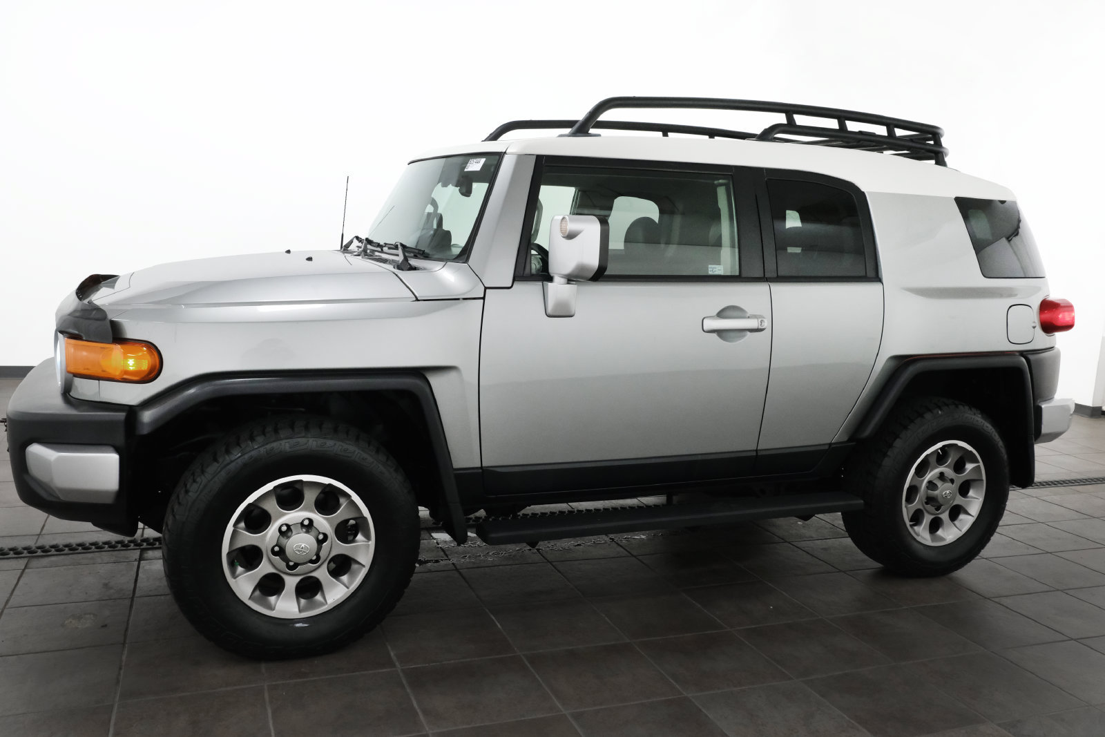 Used 2011 Toyota FJ Cruiser 4WD w/ Upgrade Pkg image 2