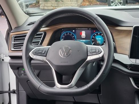 Used 2025 Volkswagen Atlas SE image 25