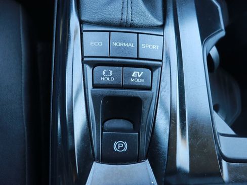 Used 2025 Toyota Camry LE image 16