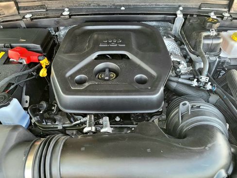 Used 2025 Jeep Wrangler Unlimited Sahara w/ Safety Group AWD/4WD image 24