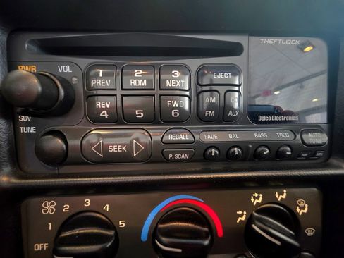 Used 2000 Chevrolet Corvette Convertible RWD image 19