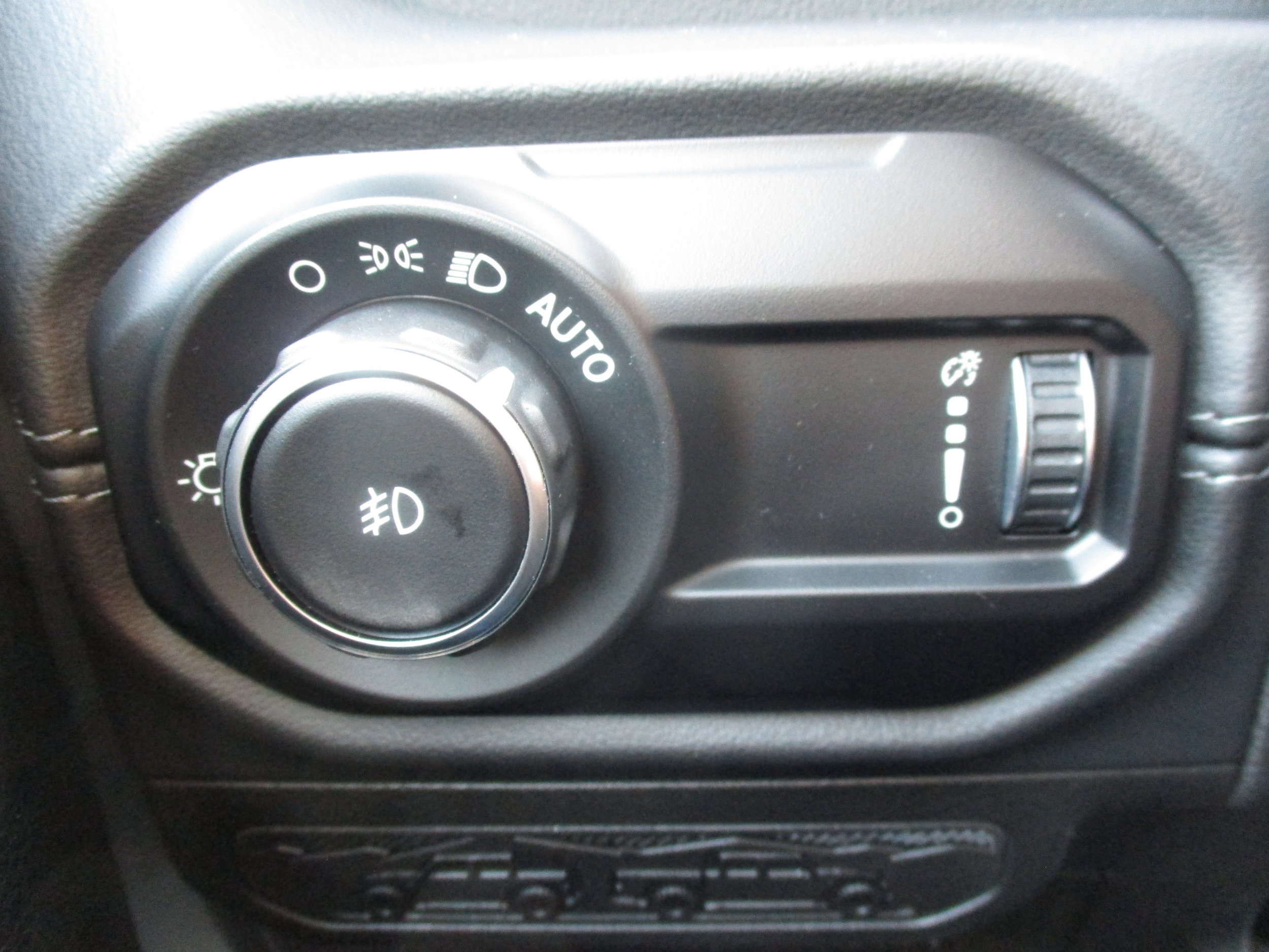 Used 2024 Jeep Wrangler Unlimited Sahara AWD/4WD image 31