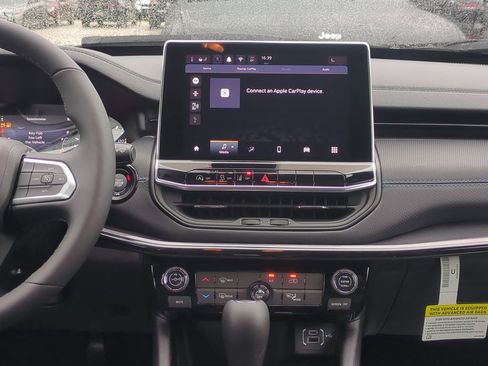 New 2026 Jeep Compass Latitude image 18