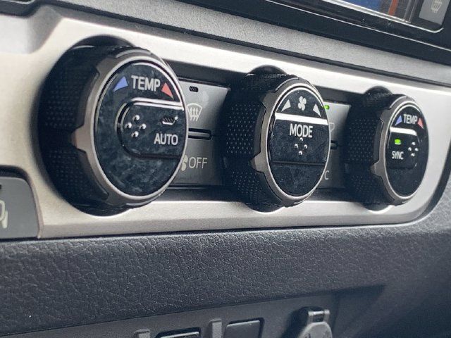 Used 2018 Toyota Tacoma Limited RWD image 30