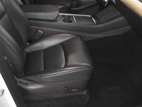 Used 2021 Tesla Model Y Long Range AWD/4WD image 7