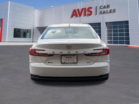 Used 2025 Toyota Camry LE image 7