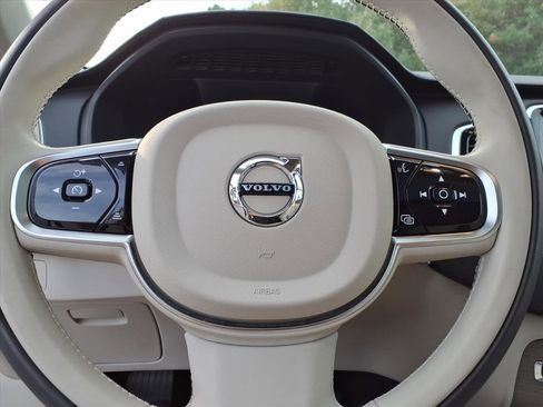 Used 2025 Volvo XC90 B6 Ultra w/ Protection Package Premier image 26