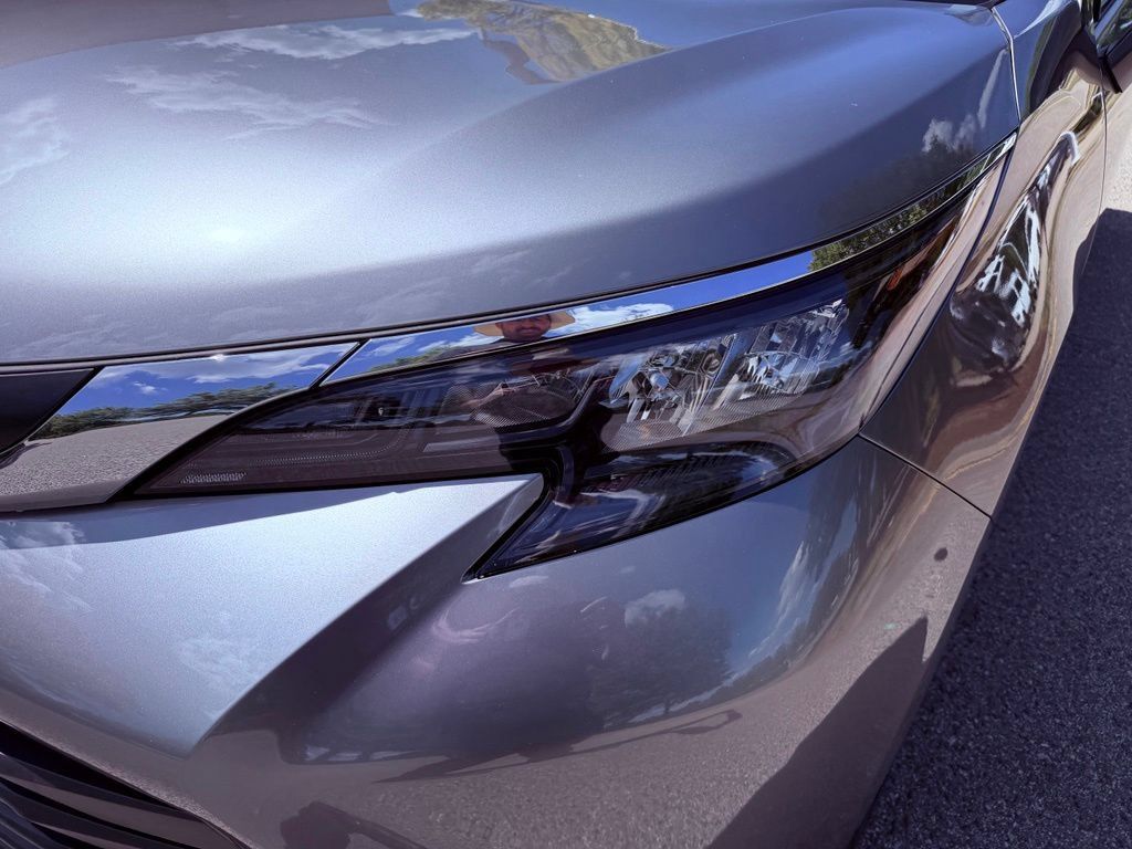 Used 2026 Toyota Sienna XLE FWD image 17