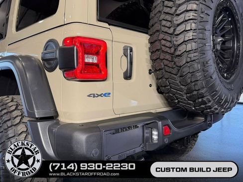 Used 2022 Jeep Wrangler Unlimited Rubicon 4xe w/ Steel Bumper Group AWD/4WD image 11