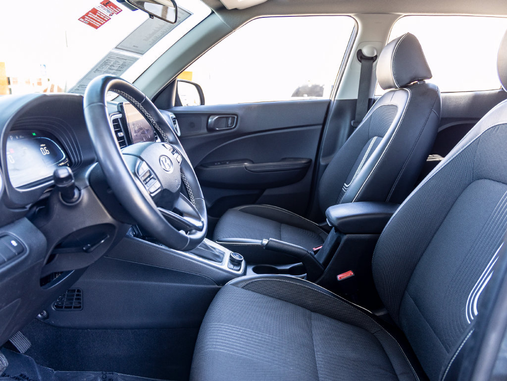 Used 2024 Hyundai Venue Limited FWD image 14