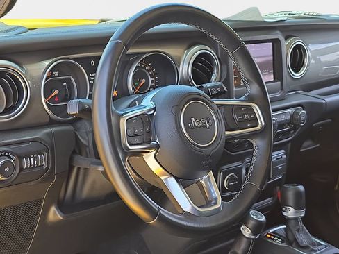 Used 2019 Jeep Wrangler Unlimited Sahara AWD/4WD image 18