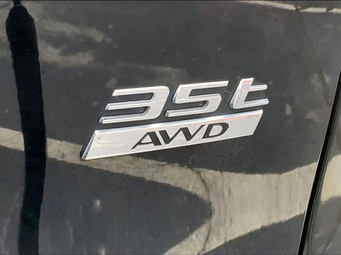 Used 2017 Jaguar F-PACE R-Sport image 9