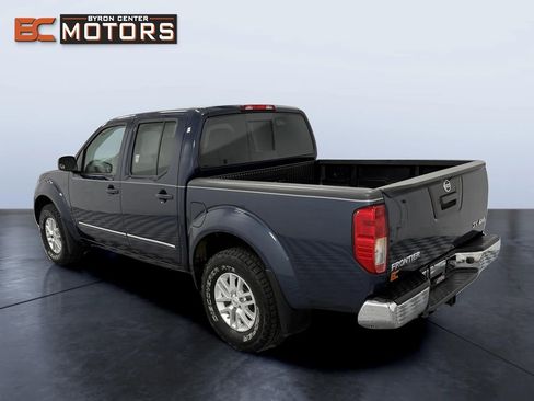Used 2019 Nissan Frontier SV image 4