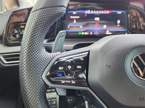 Used 2022 Volkswagen Golf R image 16