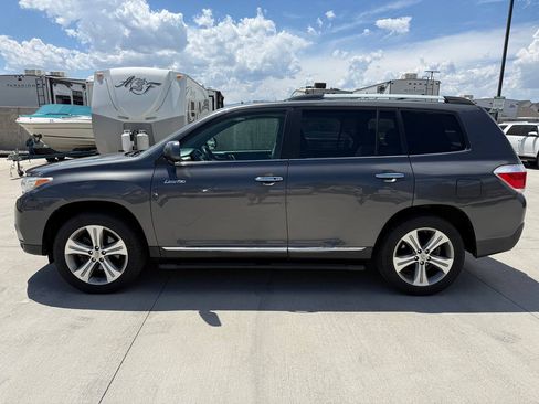 Used 2011 Toyota Highlander Limited w/ Tow Pkg AWD/4WD image 6