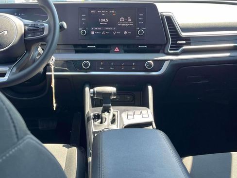 Used 2023 Kia Sportage LX FWD image 3