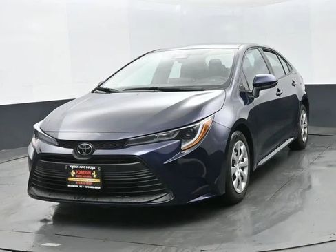 Used 2025 Toyota Corolla LE image 1