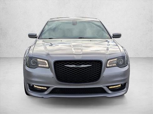 Used 2018 Chrysler 300 S w/ 300S Premium Group image 2