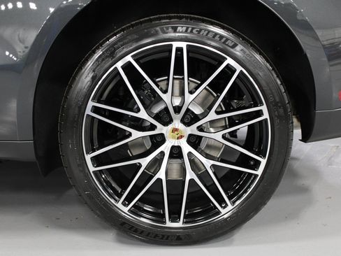 New 2026 Porsche Macan image 12