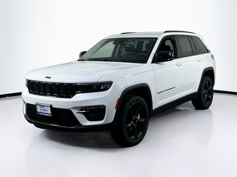 Used 2023 Jeep Grand Cherokee Limited w/ Black Appearance Package AWD/4WD image 1