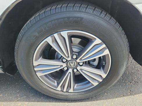Used 2017 Acura MDX SH-AWD image 26