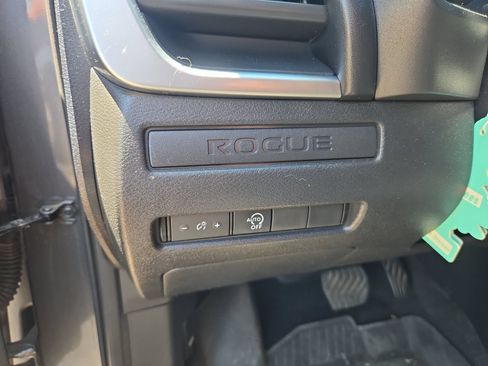 Used 2023 Nissan Rogue S FWD image 15