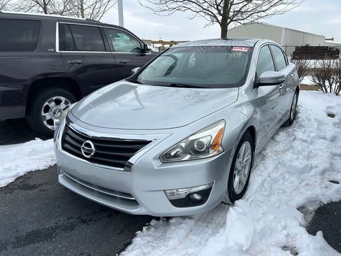 Used 2015 Nissan Altima 2.5 SV w/ Convenience Package image 2
