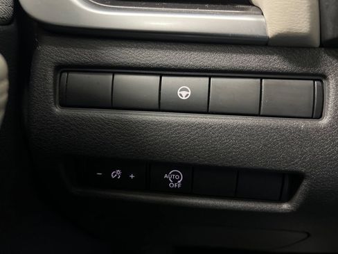 Used 2023 Nissan Rogue SV AWD/4WD image 17