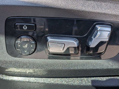 Used 2025 BMW X6 xDrive40i AWD/4WD image 16