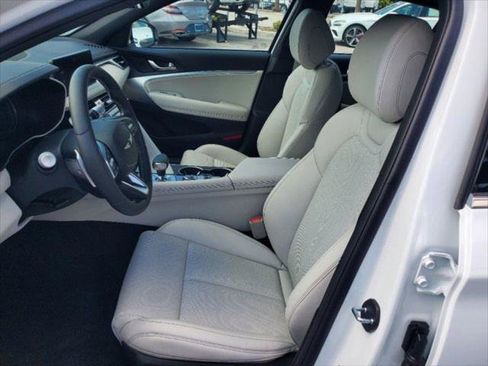 New 2025 Genesis G70 2.5T image 8
