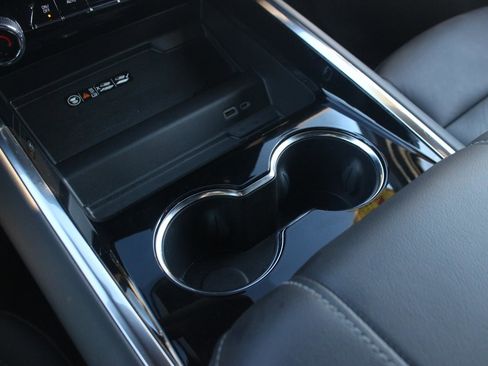 Used 2025 Chevrolet Tahoe Z71 image 30