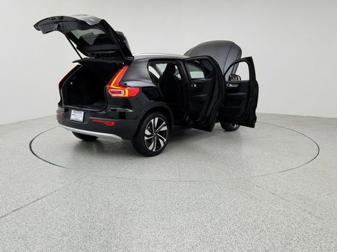 Certified 2023 Volvo XC40 B5 Ultimate w/ Protection Package Premier image 11