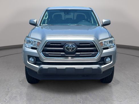 Used 2019 Toyota Tacoma SR5 RWD image 2