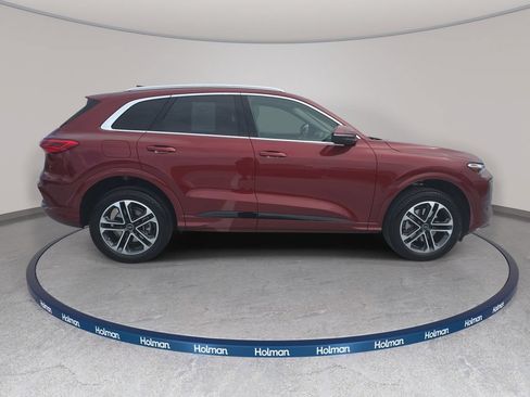 Certified 2025 Audi Q5 Premium w/ Convenience Package AWD/4WD image 4